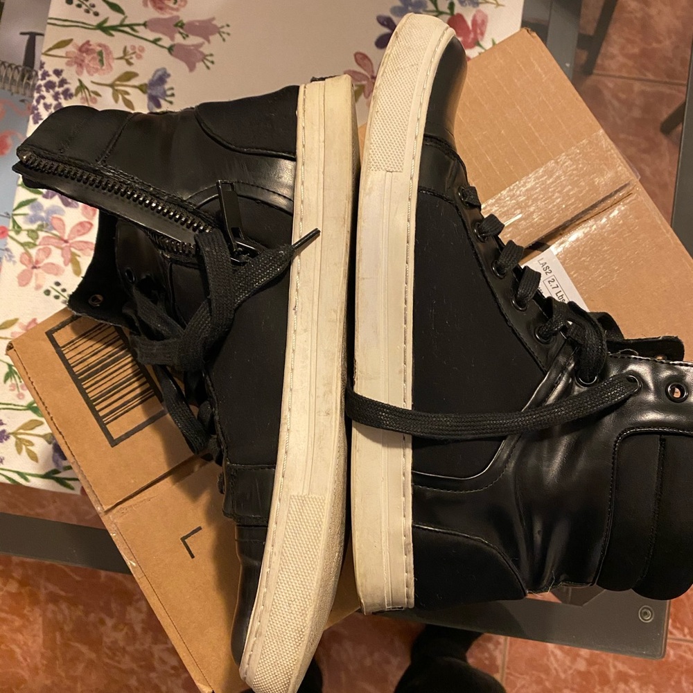 Kenneth cole shoes man size 9